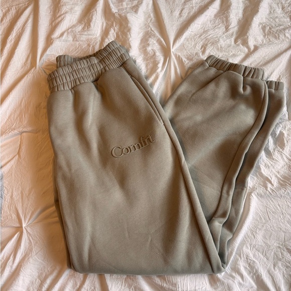 Comfrt Minimalist tracksuit set in Cement - Picture 3 of 3